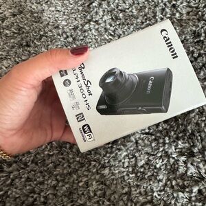 New Canon PowerShot ELPH 360 HS Sliver Digital Camera